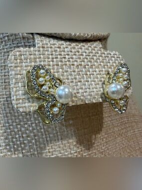 New Stunning Gold Pearl & Crystal Butterfly Stud Earrings